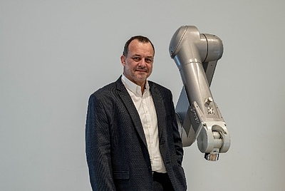„Mit der Einführung der HE-Roboter im Jahr 2007 gelang Stäubli der Durchbruch für die roboterbasierte Automation von sensiblen Lebensmittelprozessen, die bis dato als nicht automatisierbar galten.“ © Didier Piffet, Global Food Market Leader Robotics
