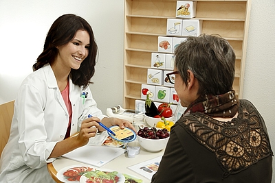 Diätologie ist ein sehr vielseitiger Beruf und befasst sich u.a. mit Ernährungsberatung und -therapie
