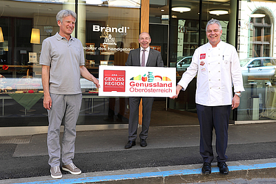 v. l.: Bäckermeister Franz Brandl, Landesrat Max Hiegelsberger und Innungsmeister der Konditoren KR Leo Jindrak 