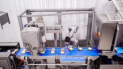 Anlagenübersicht: die „Robotic Sandwich Assembly Line“ kann in bestehende Produktionssysteme integriert oder als eigenständige Anlage betrieben werden. © Stäubli